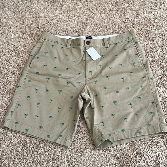New! J.Crew factory mens SZ 34, khaki shorts with palm trees. - Picture 1 of 7